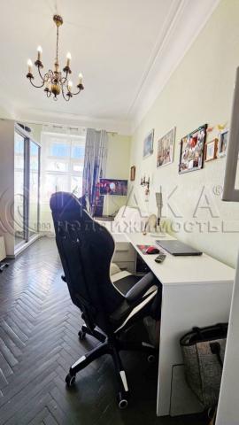 г. Петергоф, б-р. Эрлеровский, 4