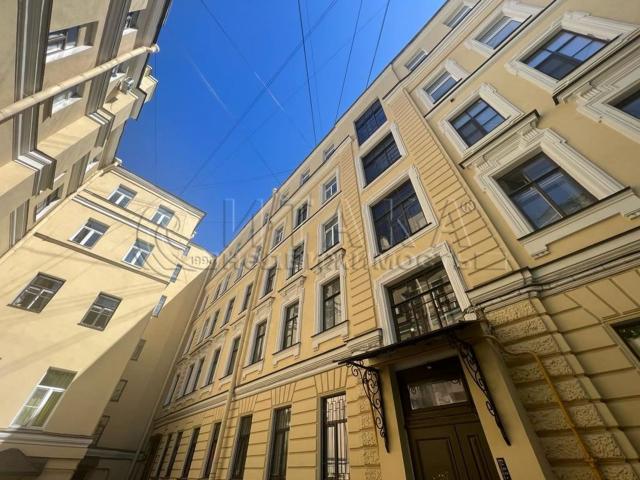 наб. Реки Мойки, 40