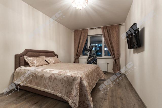 Среднерогатская ул., 11