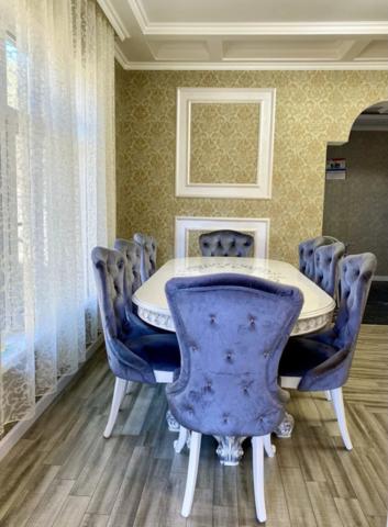 Ленинградская область, Рощино пос., Еловая аллея, 22