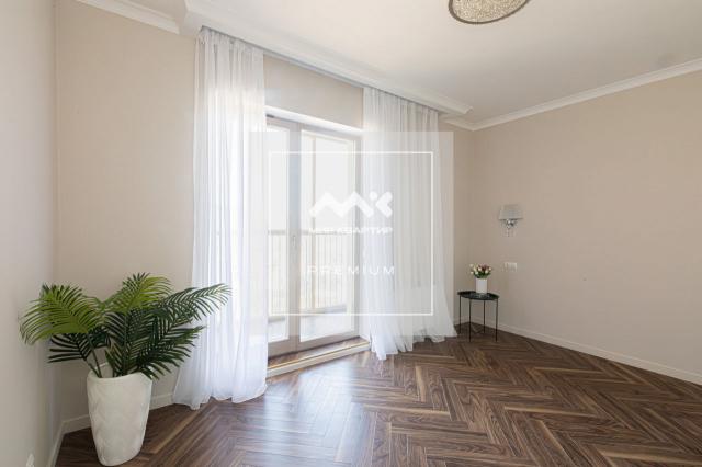 Авиаконструкторов проспект, 54