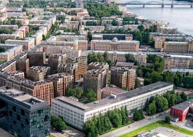 Стахановцев ул., 1