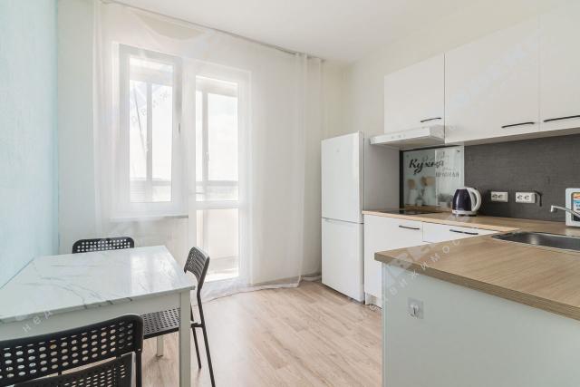 Чарушинская ул., 8