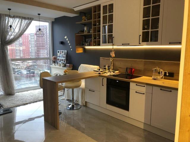 Новоколомяжский пр., 17