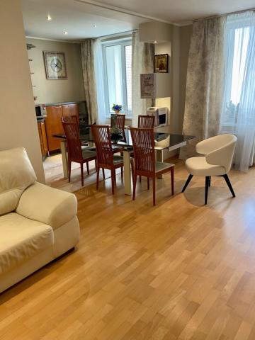 Нахимова ул., 11