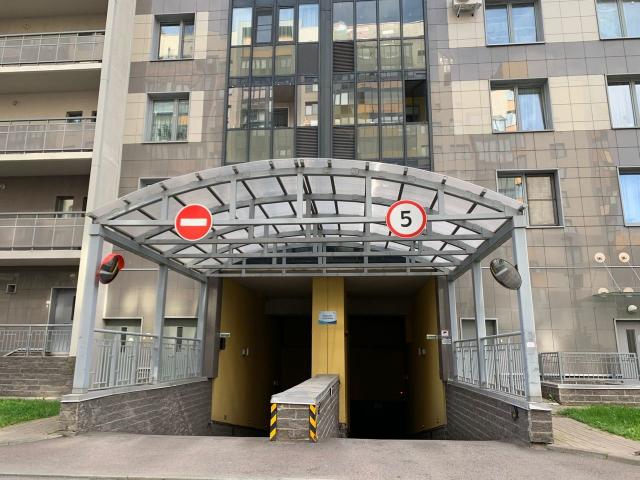 Адмирала Коновалова улица, 2-4