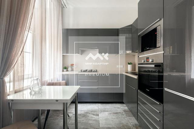 Конногвардейский б-р., 11