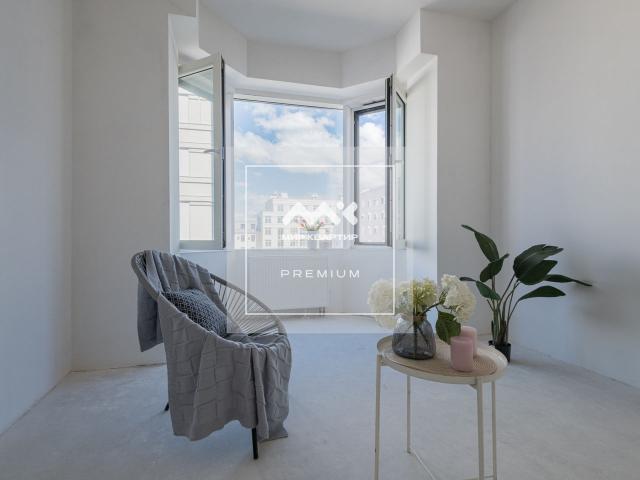 Смольный проспект, 17