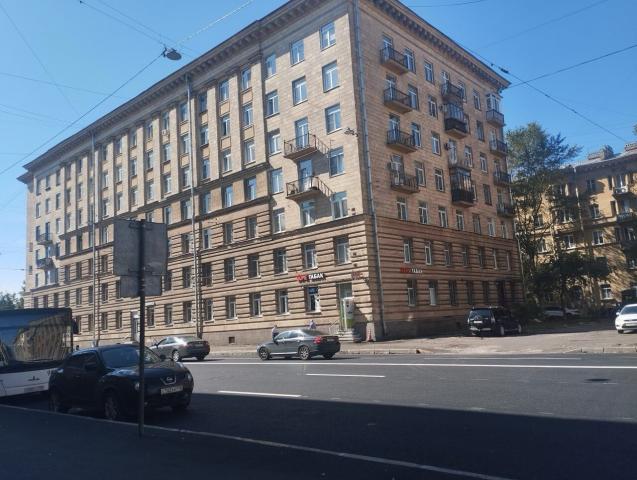 Красных Зорь бул., 1А