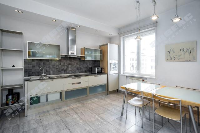 Профессора Попова ул., 27