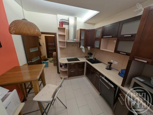 Славы просп., д 52