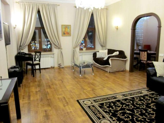 Колокольная улица, 2/18