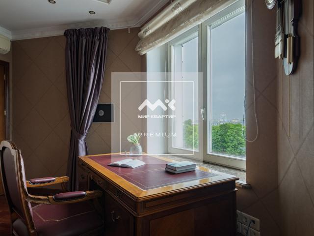 Воскресенская наб., 4