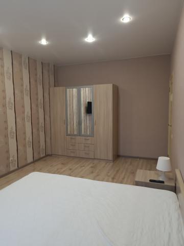 Парашютная улица, 52