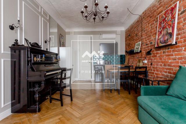 Троицкий проспект, 16