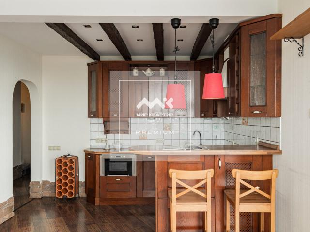 Новолитовская ул., 4