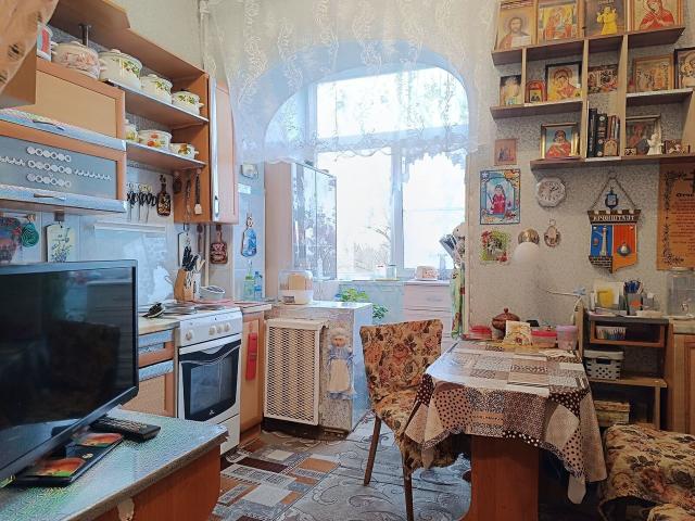 Ленинградская область, Коммунар г., Школьная ул., 15