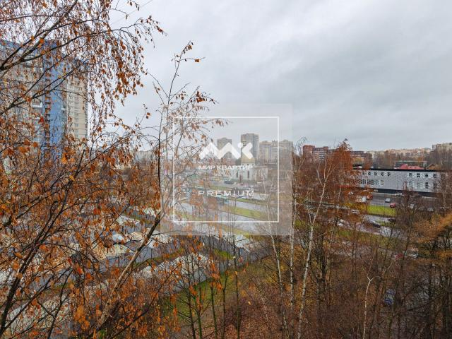 Парашютная ул., 12