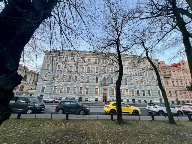 Конногвардейский бул., 5