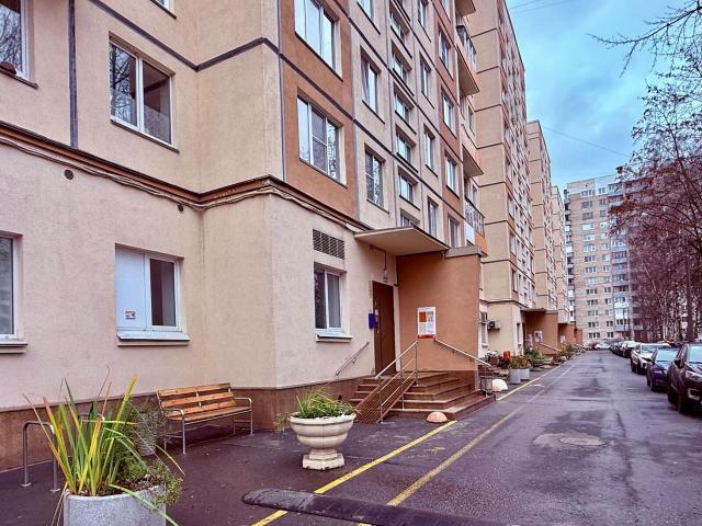 Апрельская ул., 5