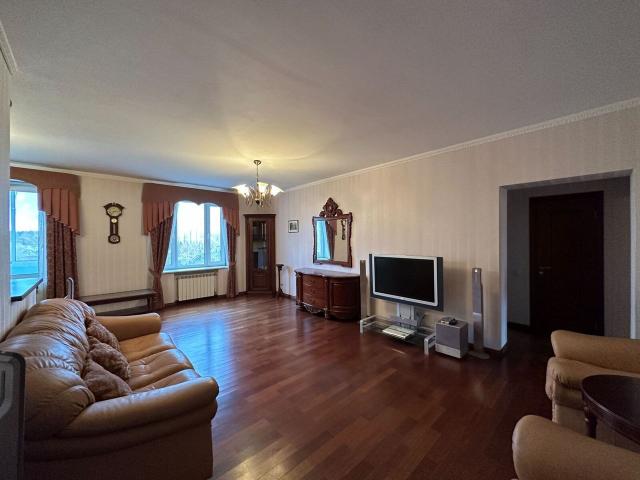 Веденеева ул., 8