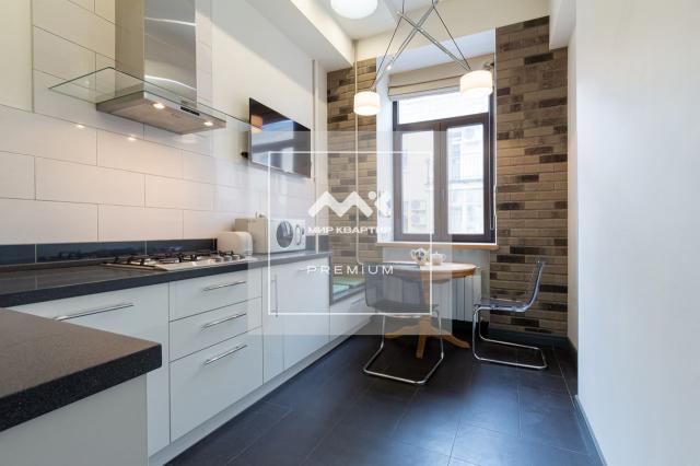 Островского пл., 9