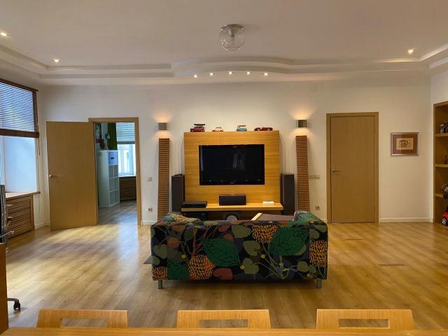 Исполкомская ул., 8