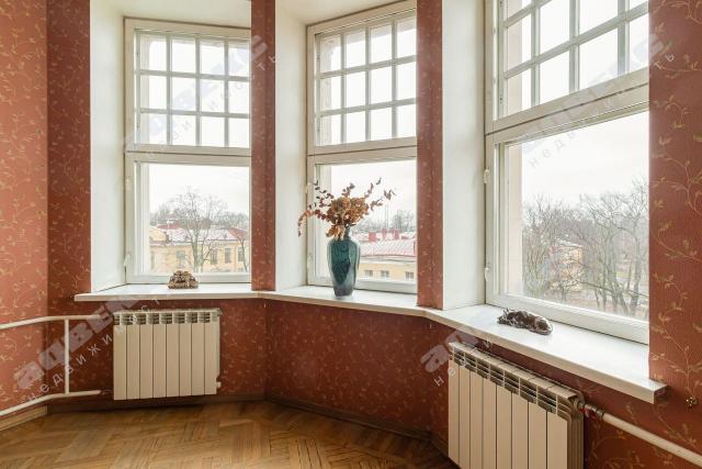 Большой пр. Петроградской стороны, 79