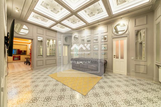 Еленинская ул., 24