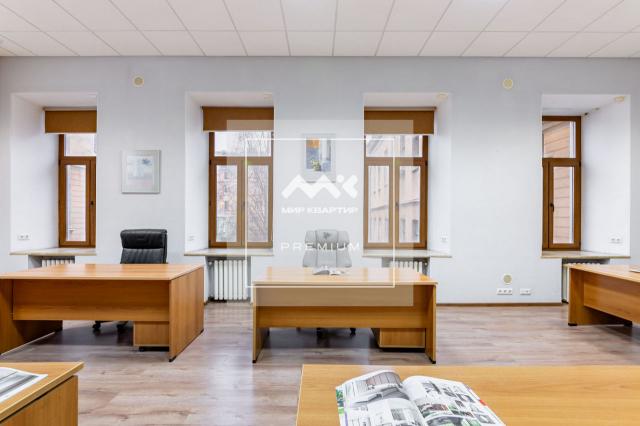 Суворовский проспект, 39