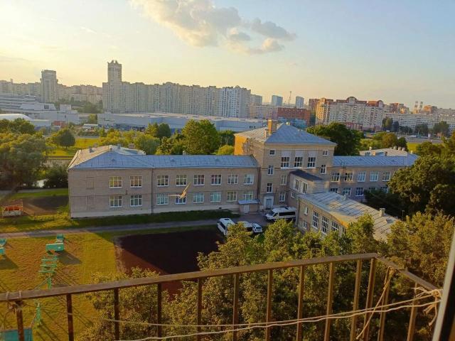 Лени Голикова ул., 4