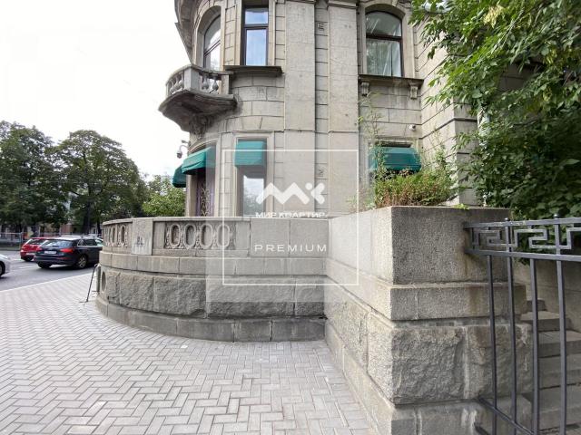 Каменноостровский проспект, 73-75