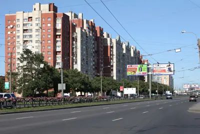 Жилой комплекс на проспекте Славы построен в 1999 году