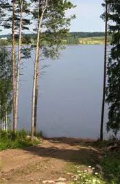 Участок, расположенный на первой линии, просто обречен быть в зоне повышенного внимания общественности и надзорных органов.  