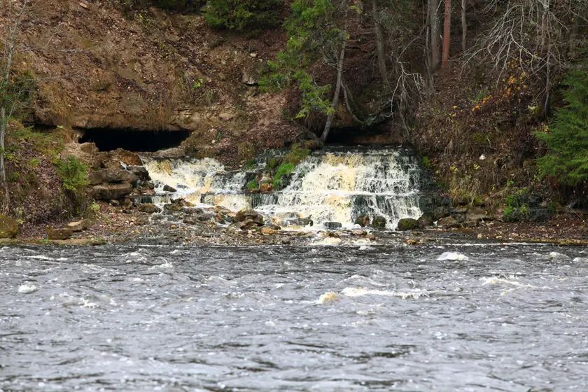 Водопад под Опеченским Посадом