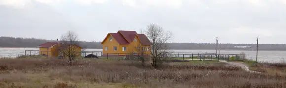 Дом на берегу озера