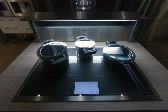 На современных варочных панелях нет отдельных конфорок в привычном понимании этого слова