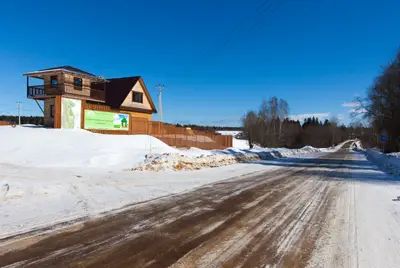 У въезда в ДНТ Речное построено административное здание