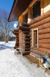 Визитная карточка ДНП Стремление – большие добротные срубы