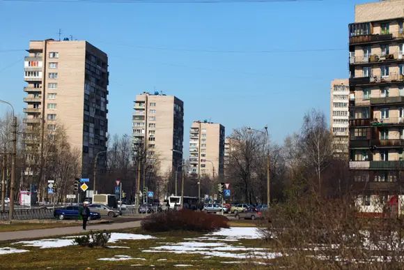 Кирпичные высотки на Пражской ул.