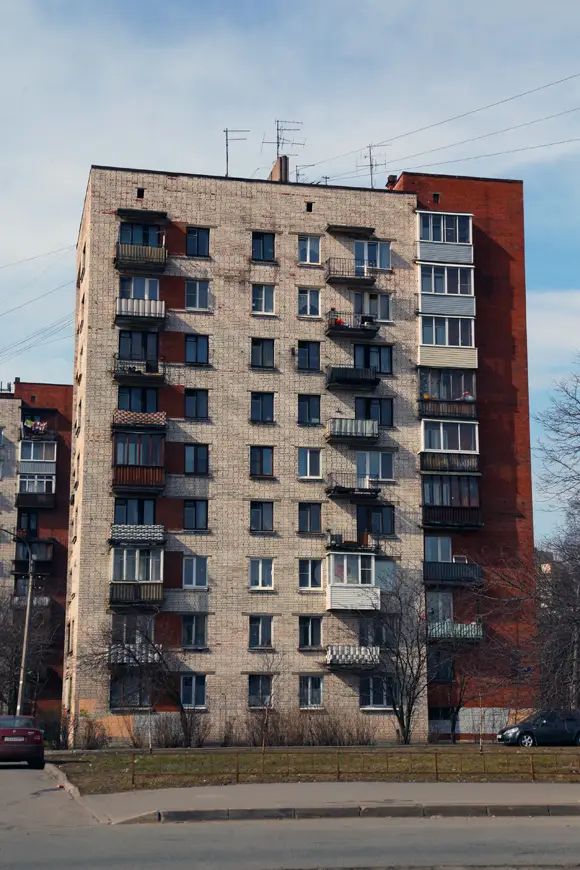 Кирпичных домов в округе крайне мало