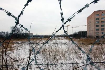 На придомовой территории есть место для детских и спортивных площадок, а также паркинга На придомовой территории есть место для детских и спортивных площадок, а также паркинга