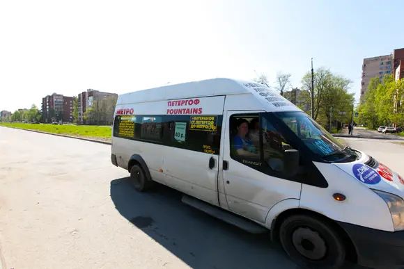 Домчит за полчаса до Петербурга