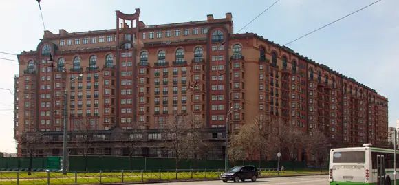 Квартал решен в стилистике неоклассицизма