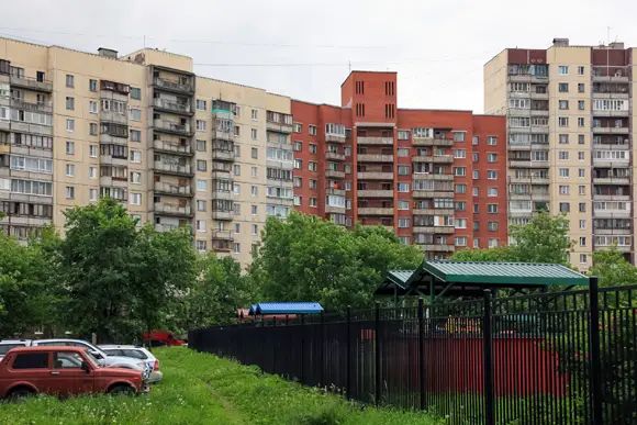 137-я панель и кирпичная вставка