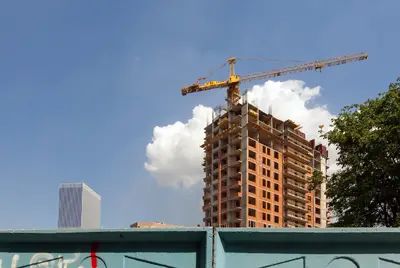 Недалеко находится доминанта всего юга Петербурга – 140-метровый Lider Tower