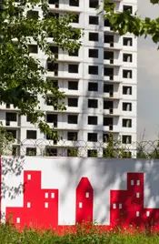 Дома возводятся по самой быстрой, панельной, технологии домостроения