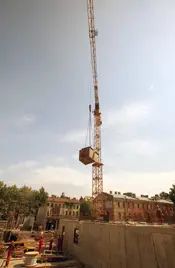 Рабочий день на строительной площадке в самом разгаре