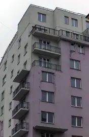 Дом начал ветшать еще до ввода в эксплуатацию