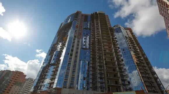 Монолитные работы на объекте закончены, близки к окончанию и фасадные